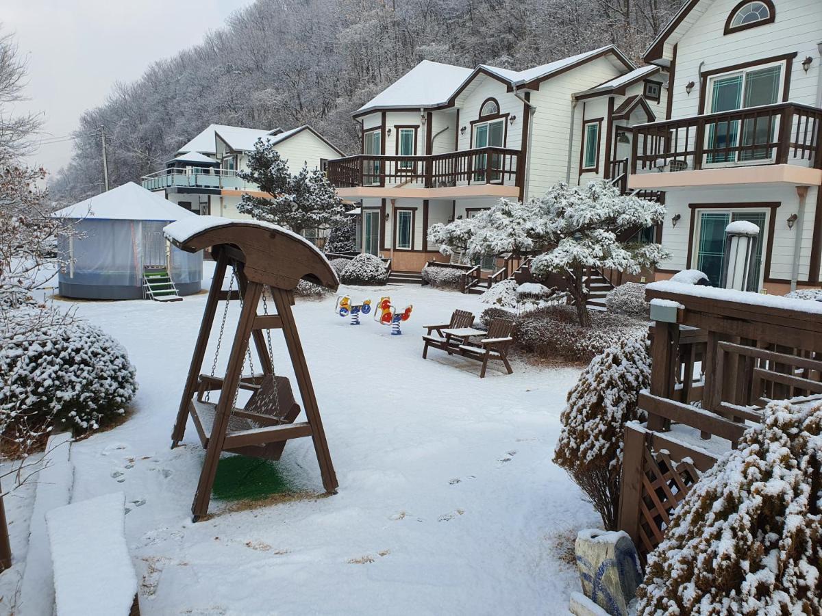 Forest Of Color Pension Hongcheon Esterno foto