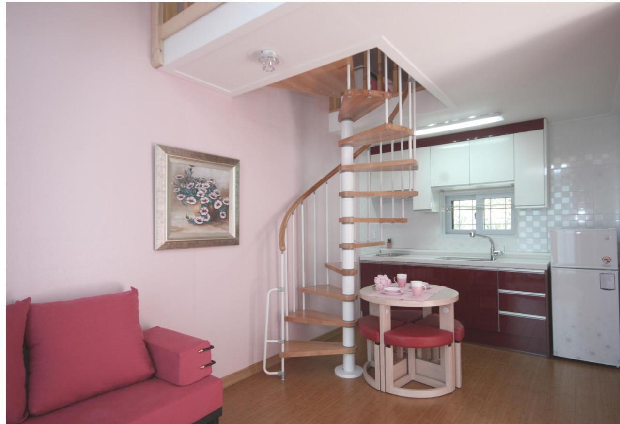 Forest Of Color Pension Hongcheon Esterno foto