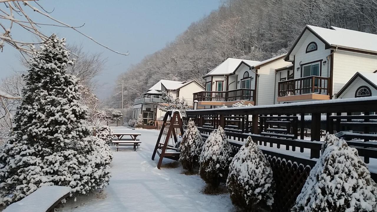 Forest Of Color Pension Hongcheon Esterno foto