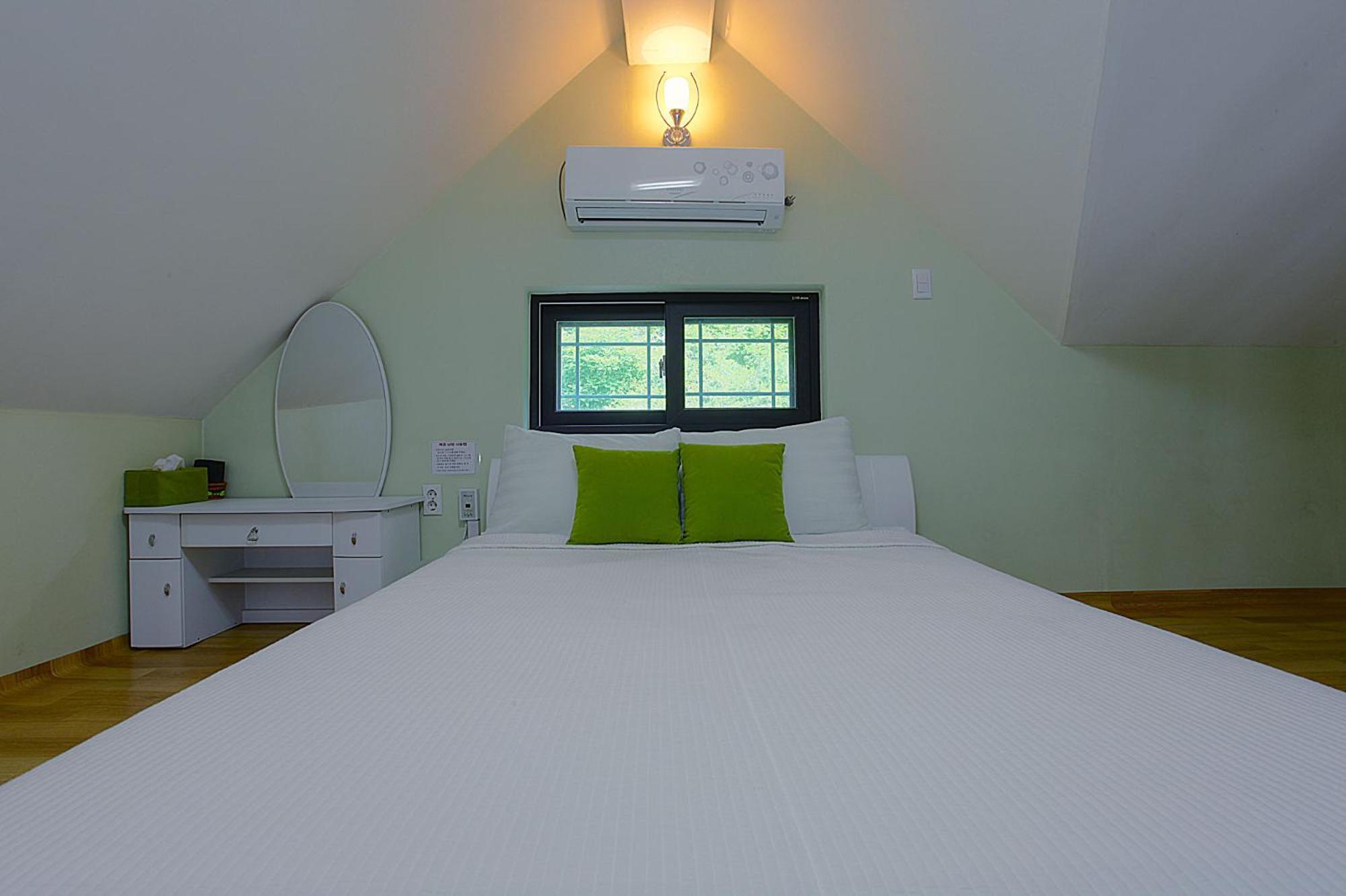 Forest Of Color Pension Hongcheon Esterno foto