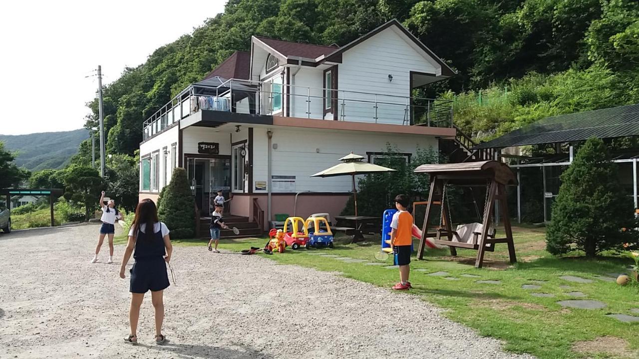 Forest Of Color Pension Hongcheon Esterno foto