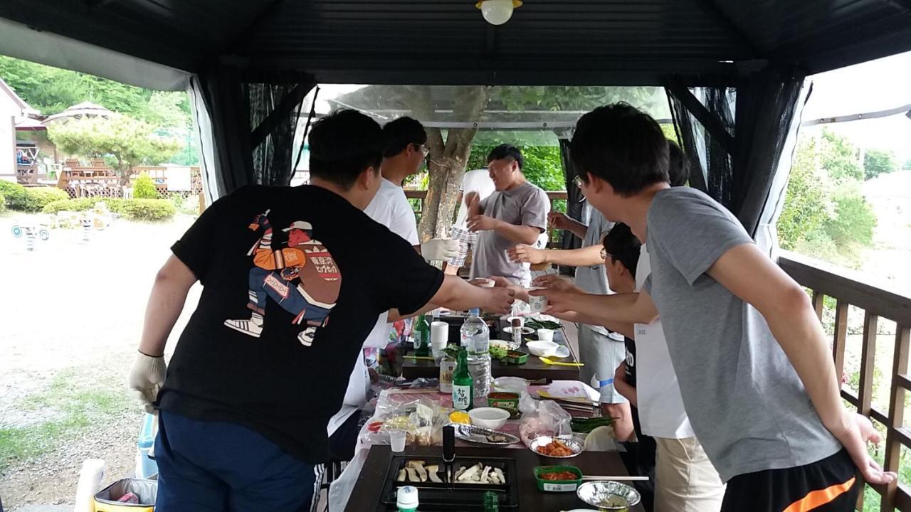 Forest Of Color Pension Hongcheon Esterno foto