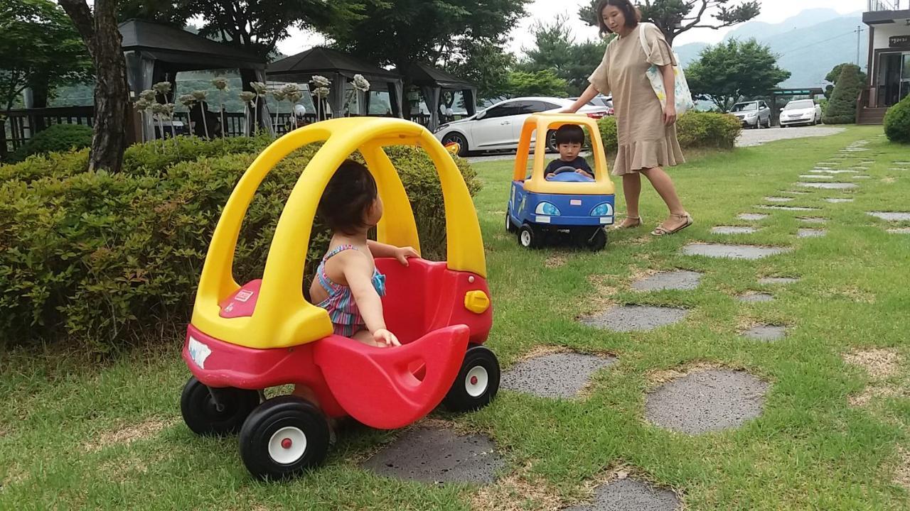 Forest Of Color Pension Hongcheon Esterno foto