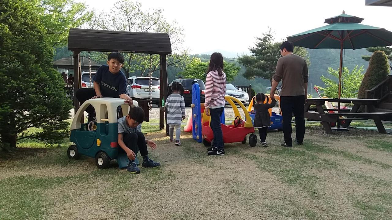 Forest Of Color Pension Hongcheon Esterno foto