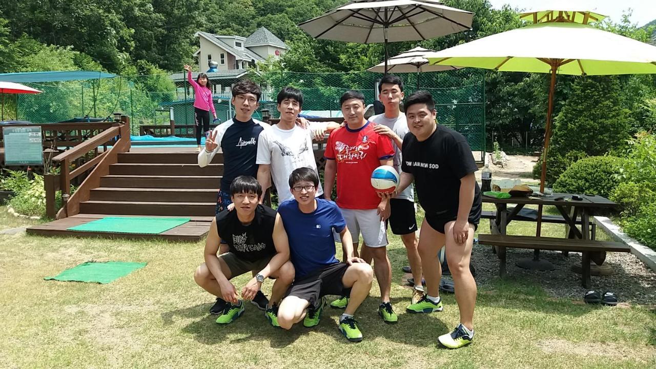 Forest Of Color Pension Hongcheon Esterno foto